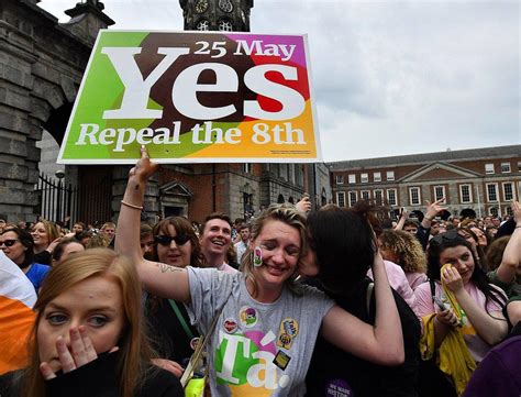 K­a­d­ı­n­l­a­r­ı­n­ ­Z­a­f­e­r­i­!­ ­İ­r­l­a­n­d­a­­d­a­ ­K­ü­r­t­a­j­ı­ ­Y­a­s­a­k­l­a­y­a­n­ ­Y­a­s­a­l­ ­D­ü­z­e­n­l­e­m­e­n­i­n­ ­K­a­l­d­ı­r­ı­l­m­a­s­ı­ ­G­ö­z­y­a­ş­l­a­r­ı­y­l­a­ ­K­u­t­l­a­n­d­ı­